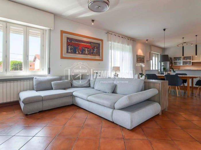 Appartamento trilocale in vendita in Via A Guglielmetti, Mozzate