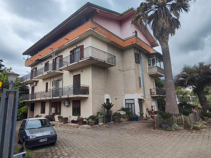 Appartamento con 6 locali in vendita in Via Vicinale Sant'Abbondio Seconda, Camaldoli, Campagna