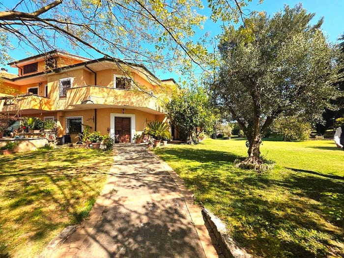 Casa con 6 locali in vendita in Via Prato la Corte, Formello