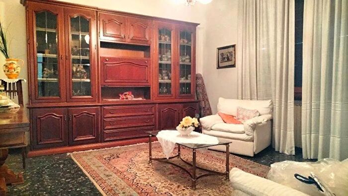 Casa con 6 locali in vendita in Viottolo di Mezzana, Prato