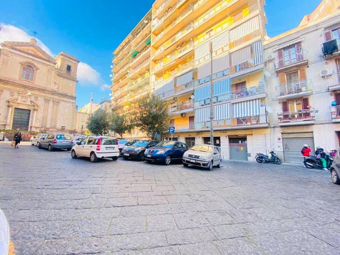 Appartamento bilocale in vendita in Piazza Gesù e Maria, Monte Santo, Napoli