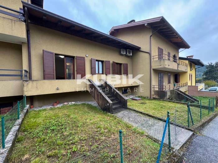 Casa trilocale in vendita in Via Isola, Isola, Montenars