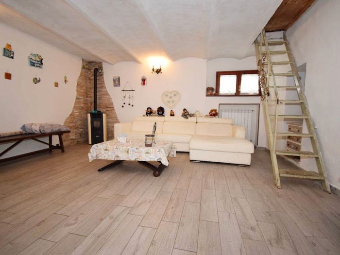 Casa con 5 locali in vendita in Frazione Zucchea, Cavour