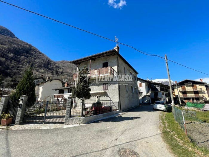 Casa con 6 locali in vendita in praie, Locana