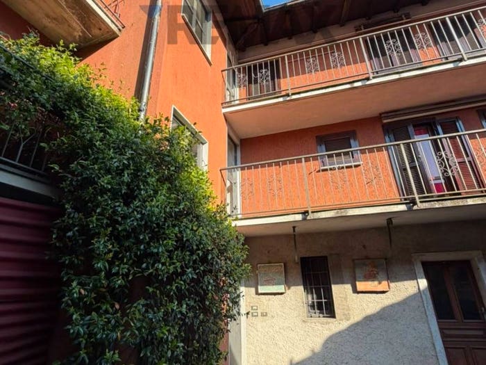 Appartamento con 6 locali in vendita in VIA SAN ANTONIO, Arcumeggia, Casalzuigno