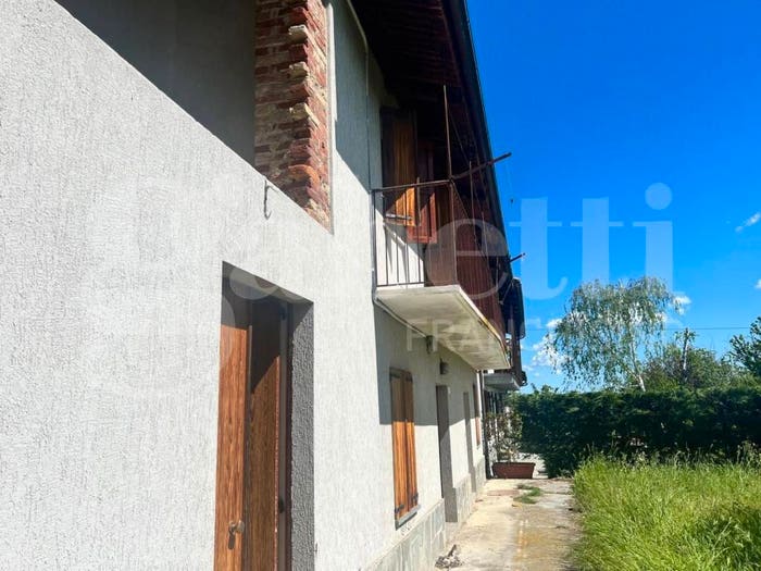 Casa con 6 locali in vendita in Strada Bauchieri, Cocconato