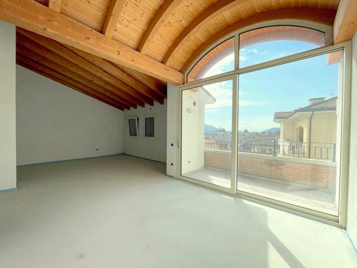 Casa con 5 locali in vendita in Centro, Chiampo