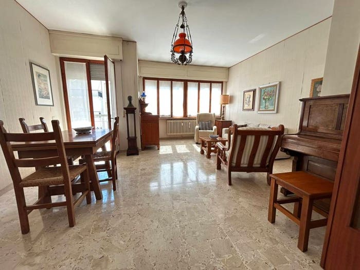 Appartamento con 5 locali in vendita in Piazza della Libertà, Cecina Centro, Cecina