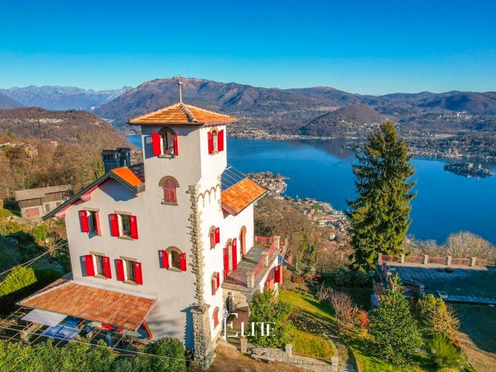 Casa con 6 locali in vendita in Via Santuario, Boleto, Madonna del Sasso