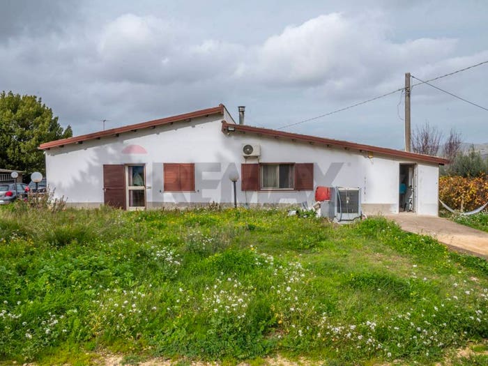 Casa trilocale in vendita in via della prece, Centro, Caltagirone