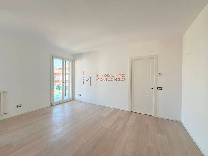 Appartamento trilocale in vendita in Via Leopoldo Jung, Centro, Bordighera