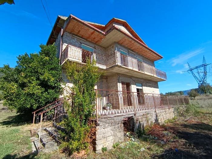 Casa con 6 locali in vendita in Via Confine, Presenzano