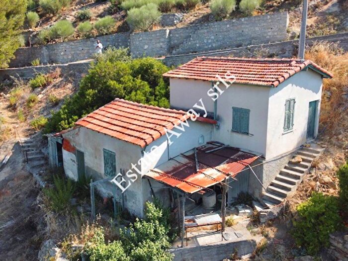 Casa bilocale in vendita in Strada Bernora, Due Strade, Bordighera