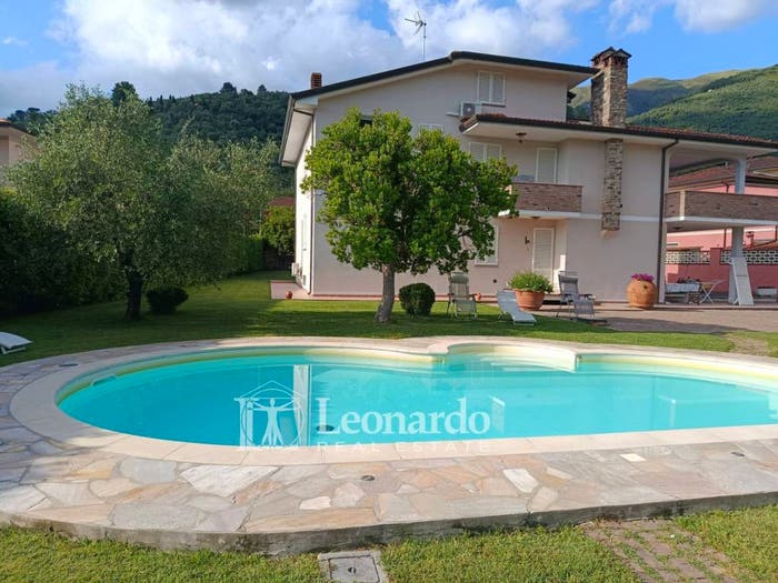 Casa con 6 locali in vendita in Corte Rodeschi, Camaiore Paese, Camaiore