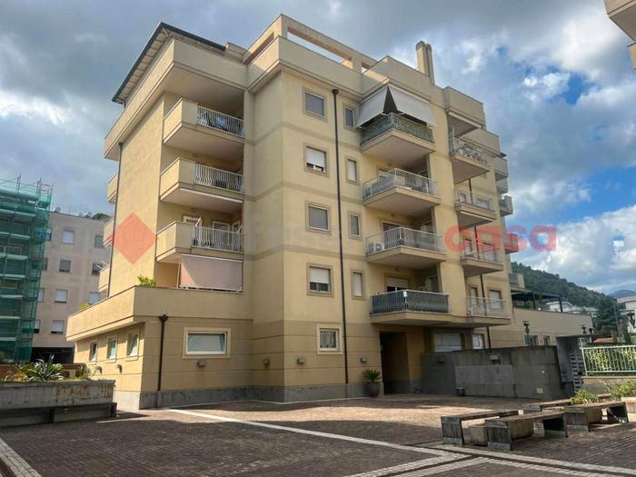 Casa con 6 locali in vendita in Via degli Eroi snc, Centro, Cassino