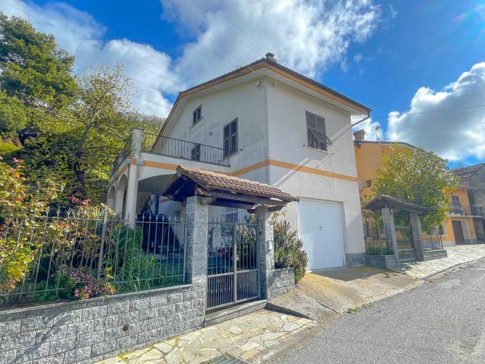 Casa con 6 locali in vendita in Cosseria