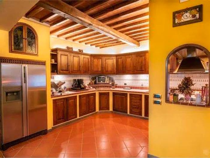 Casa con 6 locali in vendita in Carmignano