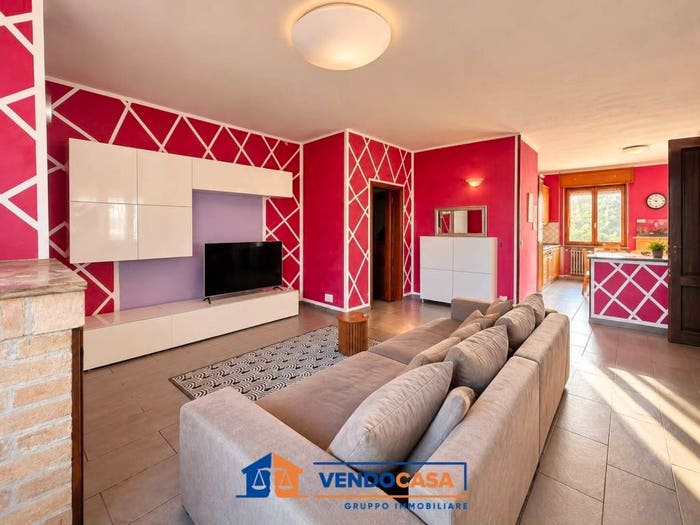 Casa con 5 locali in vendita in Via Costantino Zoccola, Calamandrana
