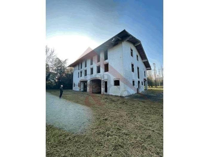 Casa con 6 locali in vendita in Villaggio Zeta, Modena