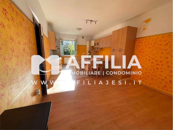 Appartamento con 6 locali in vendita in dell'Artigianato, Scorcelletti, Castelbellino