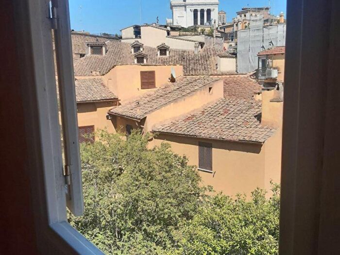 Appartamento quadrilocale in vendita in Piazza di Campitelli, Largo Argentina, Roma