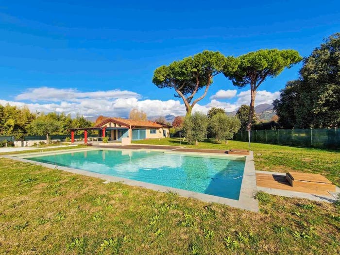 Casa con 6 locali in vendita in Via Martiri Di Sant'Anna, Vaiana, Forte dei Marmi