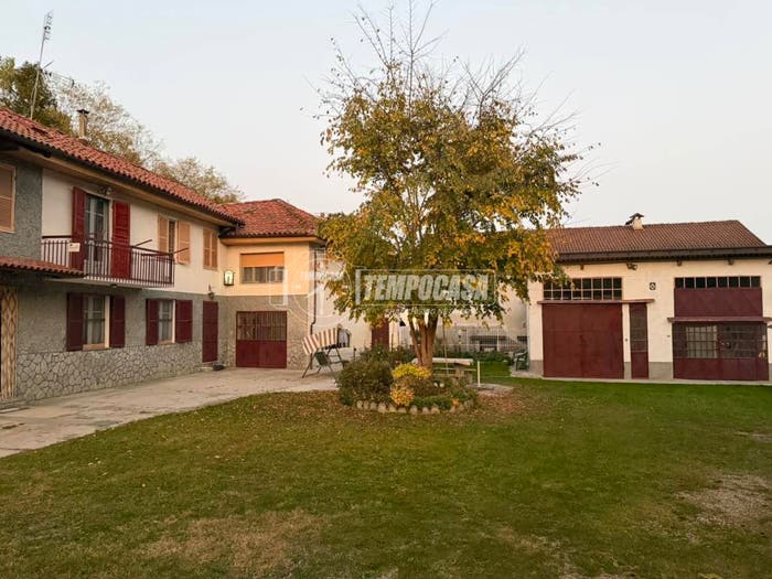 Casa con 6 locali in vendita in Via Valsungana, Castellero