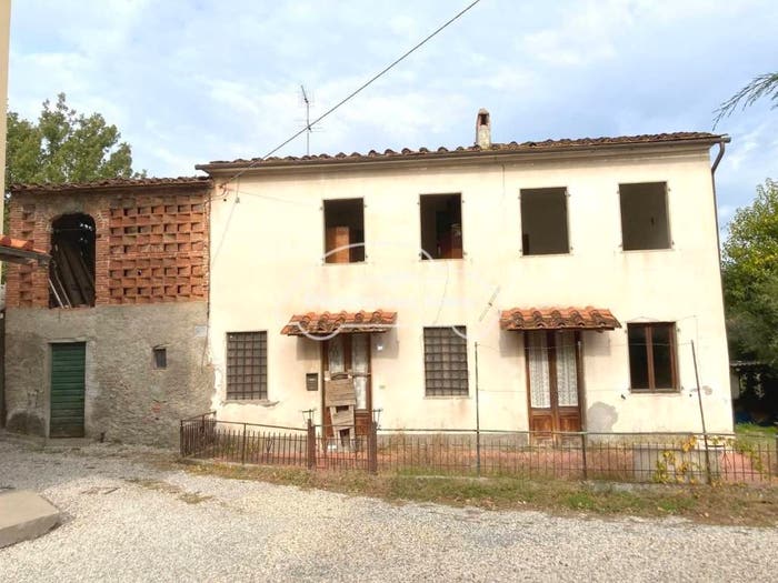 Casa con 6 locali in vendita in Via di Montecarlo, Montecarlo