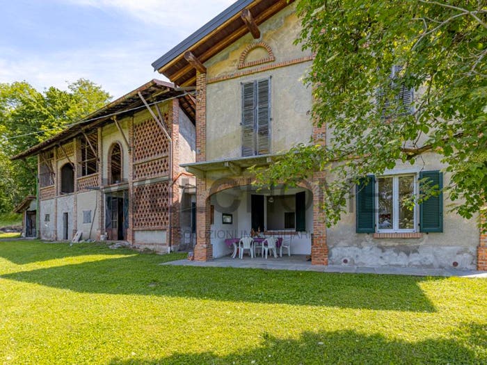 Casa trilocale in vendita in Via Giuseppe Ungaretti, Albavilla