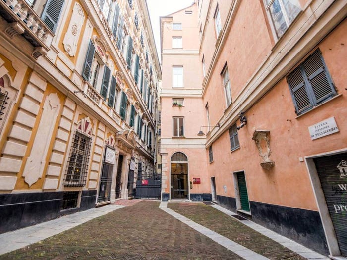 Appartamento trilocale in vendita in Piazza Inferiore di Pellicceria, Caricamento, Genova