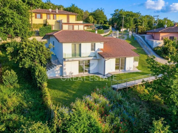 Casa con 6 locali in vendita in Strada del Carrato, Magione