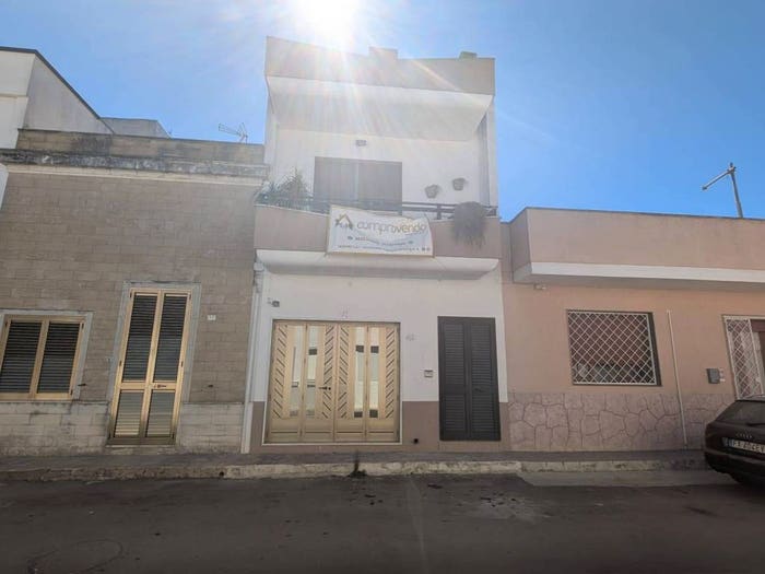 Casa con 6 locali in vendita in Via Indipendenza, Centro, Racale