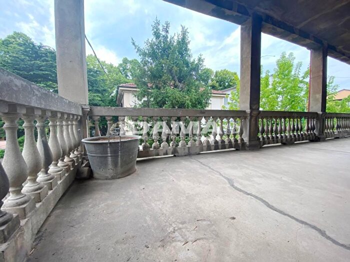 Casa con 8 locali in vendita in Forli'