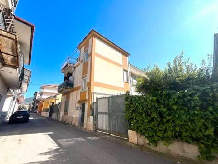 Appartamento trilocale in vendita in Via Alcide De Gasperi, Curti