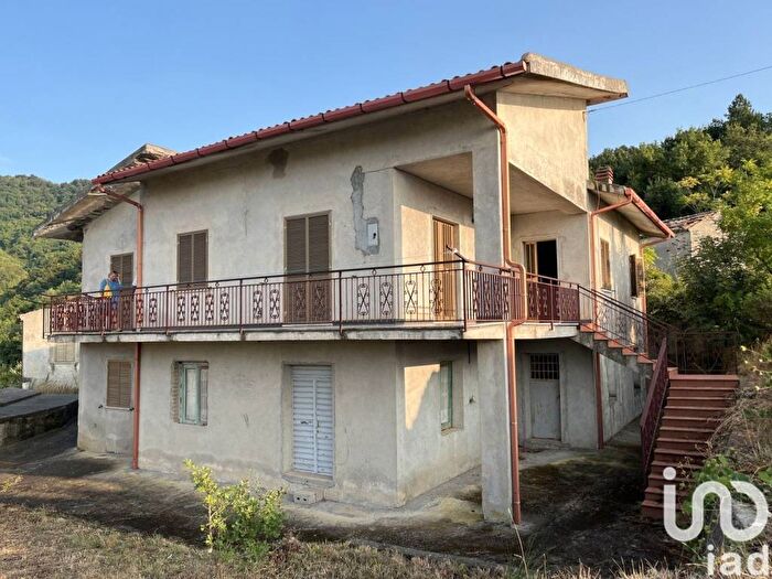 Casa con 6 locali in vendita in Localit  Aria del lago, Longobardi