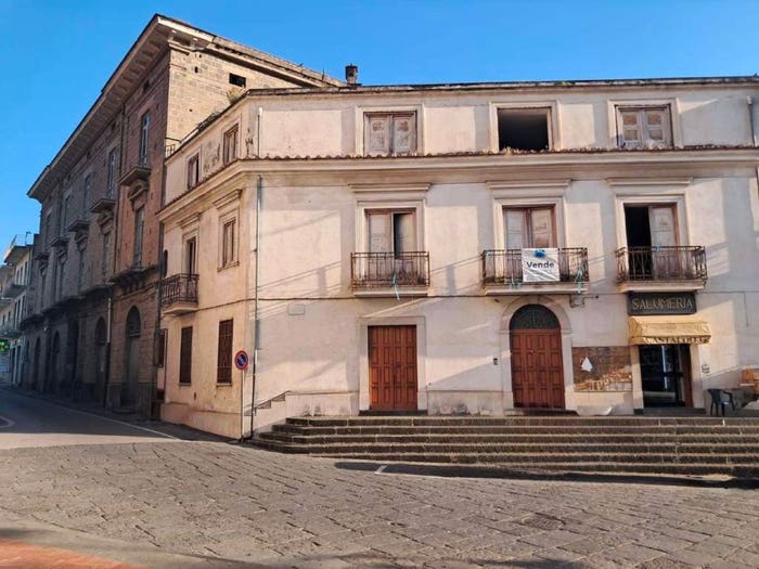 Casa con 6 locali in vendita in piazza piazza municipio, Lauro