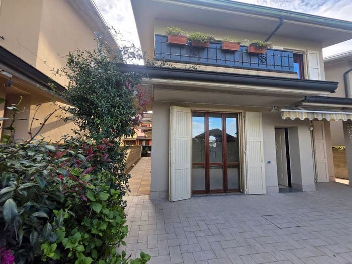 Casa quadrilocale in vendita in Via Caduti di Nassirya, Massalengo