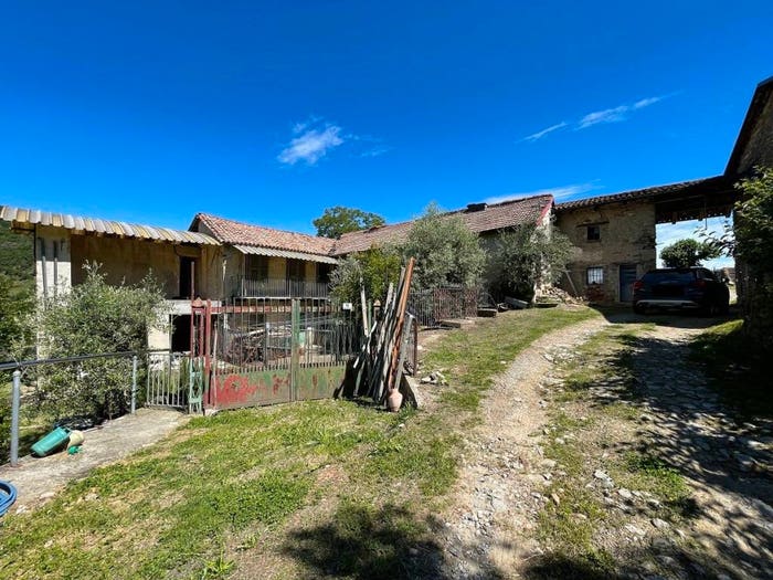 Casa con 6 locali in vendita in Località Scorrone Strada Entracine, Cossano Belbo