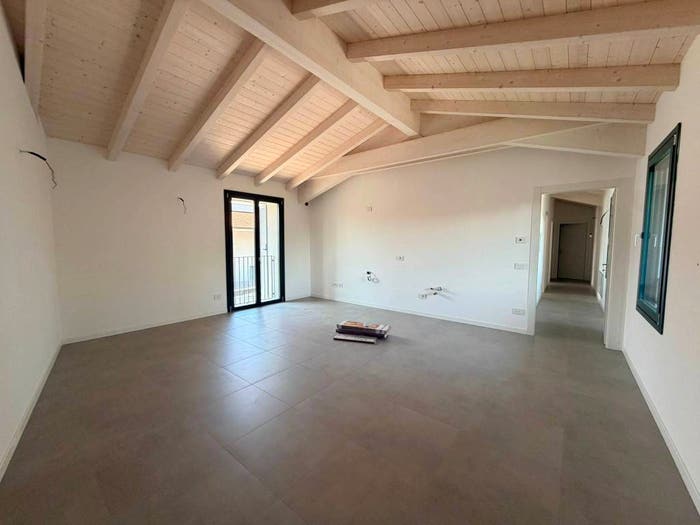 Appartamento quadrilocale in vendita in Via Maggio, Centro, Castrezzato