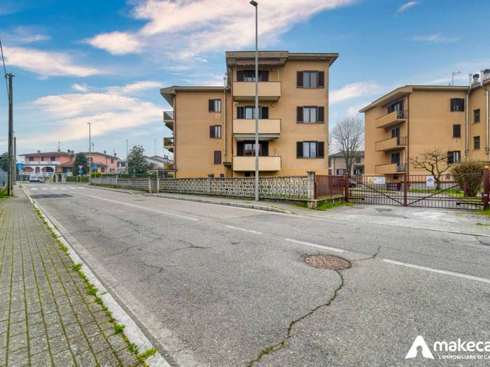 Appartamento trilocale in vendita in Via Dei Caduti, Centro, Carpiano