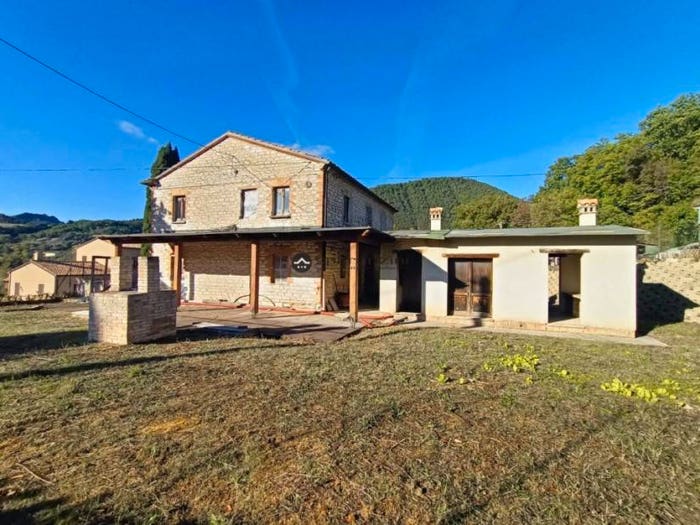 Casa con 5 locali in vendita in VIA BELLAGUARDIA, Fossombrone