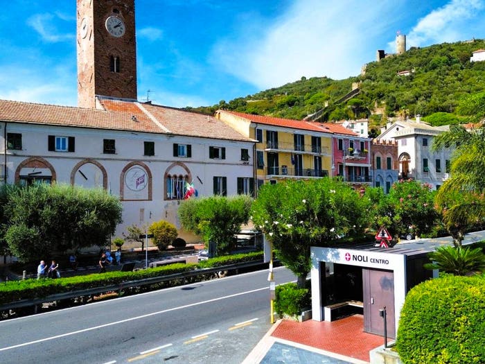 Appartamento trilocale in vendita in Piazza Daniele Manin, Centro, Noli
