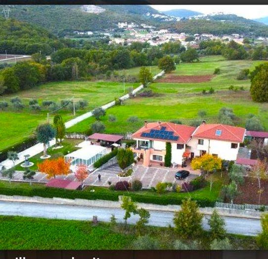 Casa con 6 locali in vendita in Via Selva, Montaquila