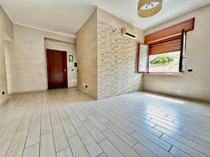 Appartamento quadrilocale in vendita in Via Diocleziano, Fuorigrotta, Napoli
