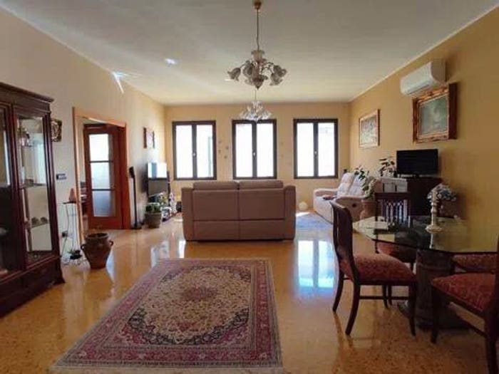 Casa con 6 locali in vendita in Vico Infante No Number, Centro, Isernia