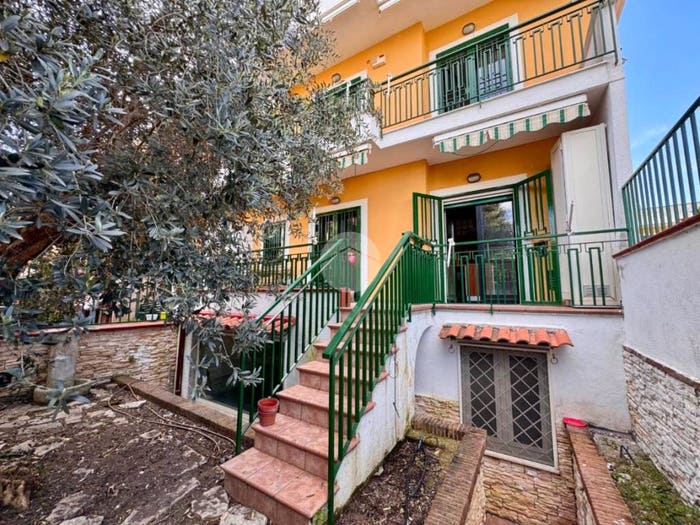 Casa con 6 locali in vendita in Via Cesina, Centro, Marano di Napoli