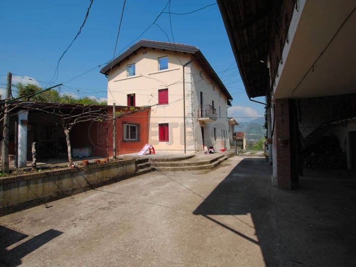 Casa con 6 locali in vendita in Piazza Roma, Centro, Brogliano