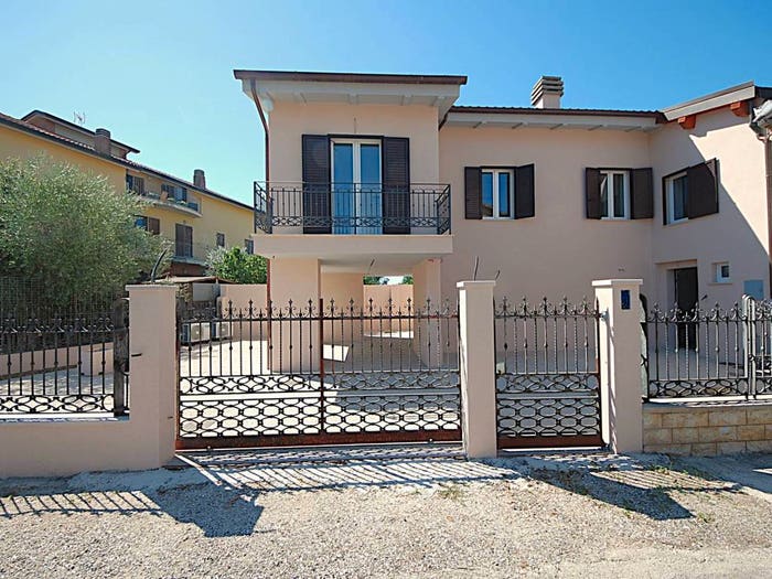 Appartamento con 6 locali in vendita in Località Madonna della Stella, Montefalco