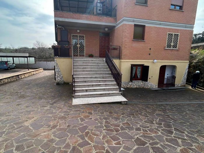 Appartamento quadrilocale in vendita in Via Montecompatri Colonna, Monte Compatri