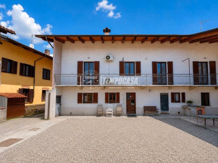 Casa con 6 locali in vendita in Via UMBERTO i, Ciconio